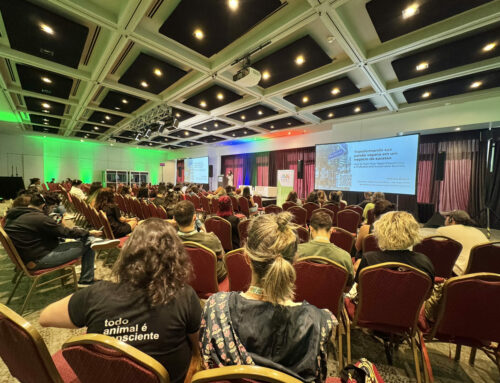 Sociedade Vegetariana lança cartilha de gestão para restaurantes veganos durante conferência em Buenos Aires